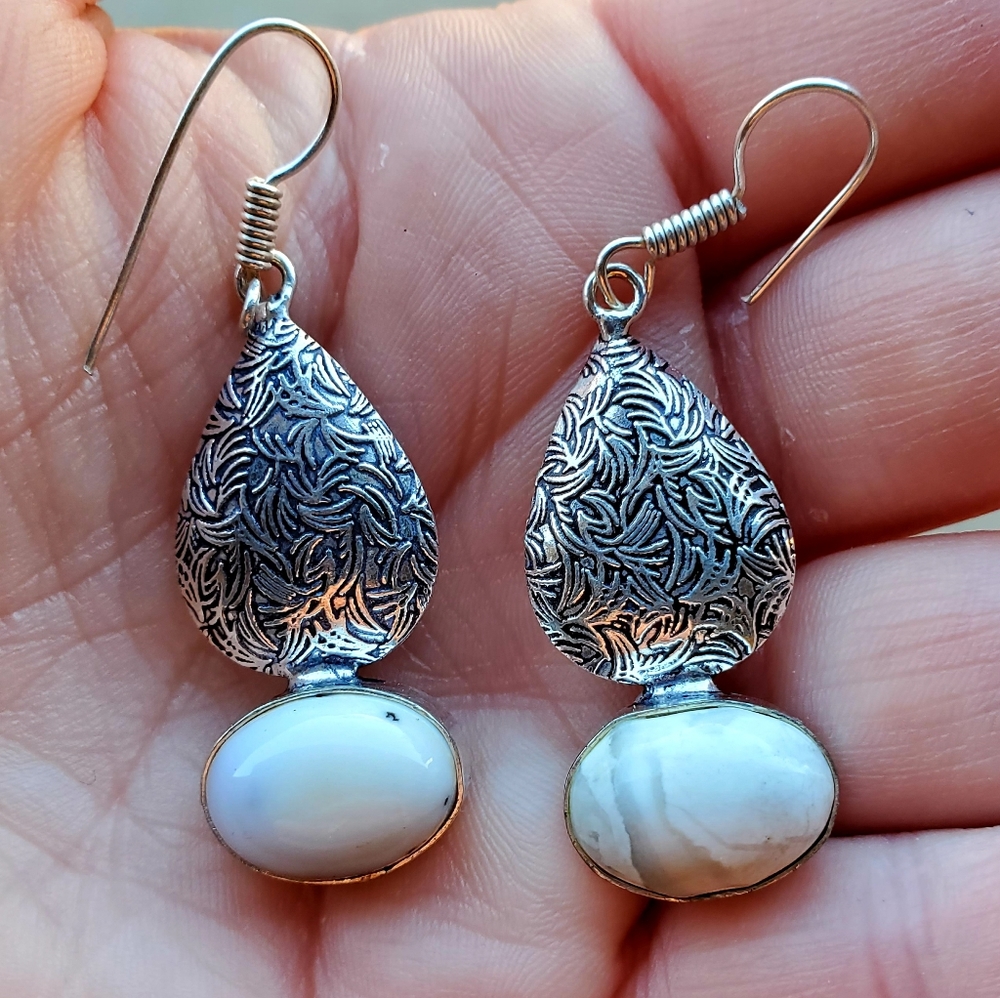 *$15 Sale* New Howlite Silver Earrings.
